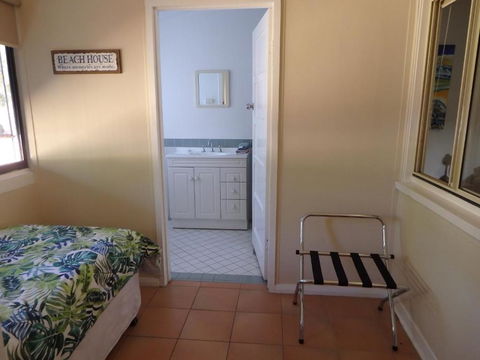 Lazy Lobster Holiday Units & Chalets - Mackay Tourism 2
