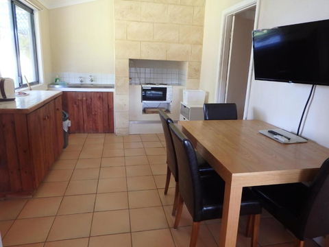 Lazy Lobster Holiday Units & Chalets - Mackay Tourism 6