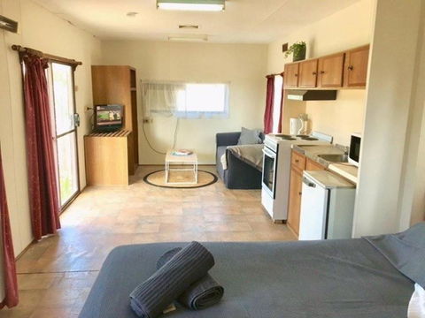 Cute Private Studio Flat With AIRCON! - Mackay Tourism 3