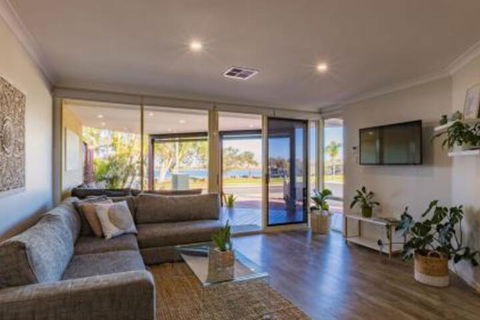 Starboard Views Kalbarri River Front Apartment - Mackay Tourism 6