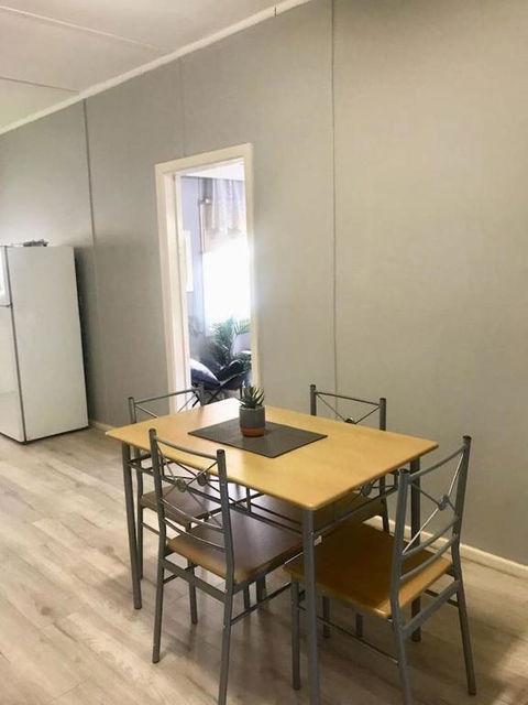 Cosy Country Cottage With AirCon - Mackay Tourism 3
