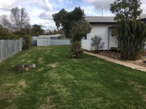 Cosy Country Cottage With AirCon - Mackay Tourism 6