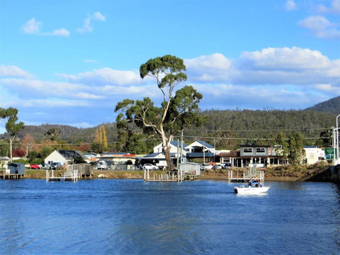 Orford Prosser Holiday Units - Mackay Tourism 1