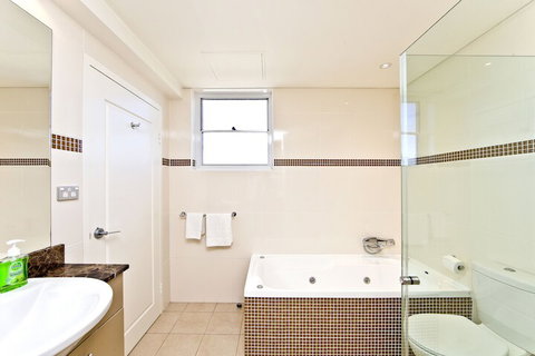 Harbourview Penthouse - Mackay Tourism 7