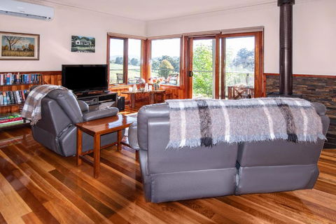 Raynella Alpaca Farmstay - Mackay Tourism 3