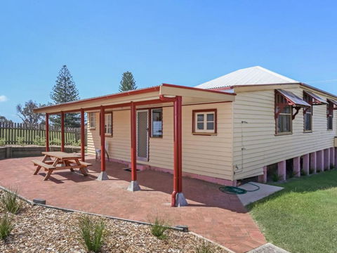 Yamba Pilot Cottage 1 Pets Welcome Close To Beach - Mackay Tourism 4