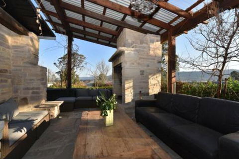 Millfield Eco Lodge With Views & Inside / Outside Hangouts - Mackay Tourism 6