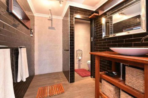 Millfield Eco Lodge With Views & Inside / Outside Hangouts - Mackay Tourism 3