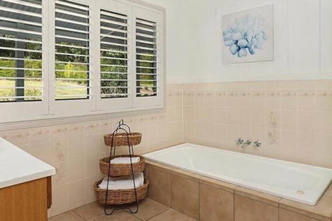 Avocado Grove B & B - Mackay Tourism 4