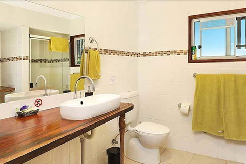 Avocado Grove B & B - Mackay Tourism 7