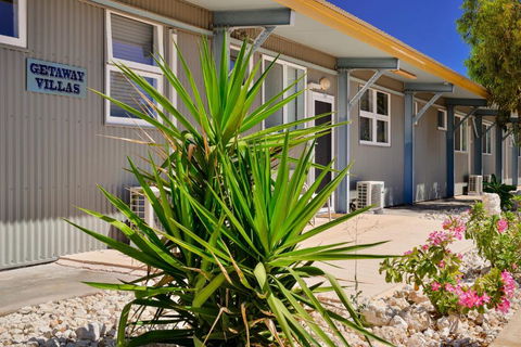 Getaway Villas Unit 38 12 1 Bedroom Self Contained Accommodation - Mackay Tourism 4