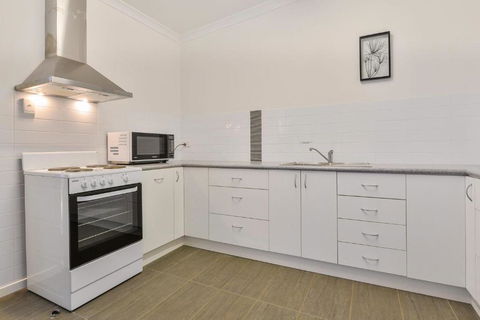 Getaway Villas Unit 38 12 1 Bedroom Self Contained Accommodation - Mackay Tourism 5