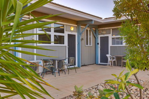 Getaway Villas Unit 38 12 1 Bedroom Self Contained Accommodation - Mackay Tourism 2