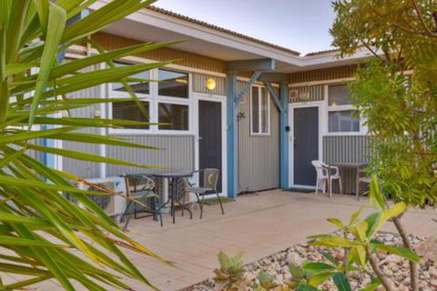 Getaway Villas Unit 38 12 1 Bedroom Self Contained Accommodation - Mackay Tourism 0