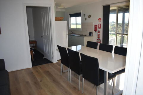 Tidal Dreaming Seaview Cottages - Mackay Tourism 2