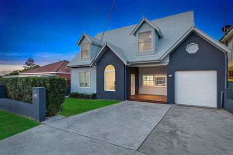 Waterview Beach House - Mackay Tourism 1