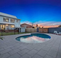 Waterview Beach house - Mackay Tourism