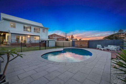 Waterview Beach House - Mackay Tourism 0