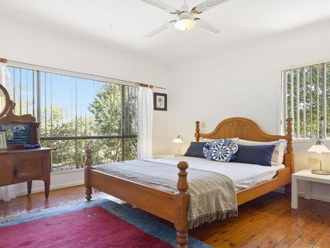 Middle Sea Perfect For Two Families - Mackay Tourism 6