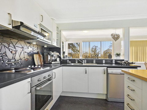 Middle Sea Perfect For Two Families - Mackay Tourism 2