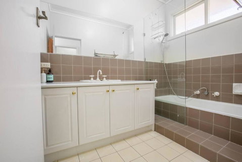 Alice Wonderland In 4 Beds House - Mackay Tourism 3