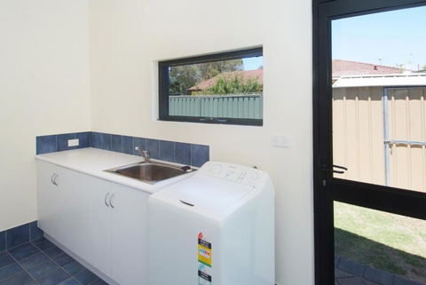 Quiet Cottage - Mackay Tourism 4