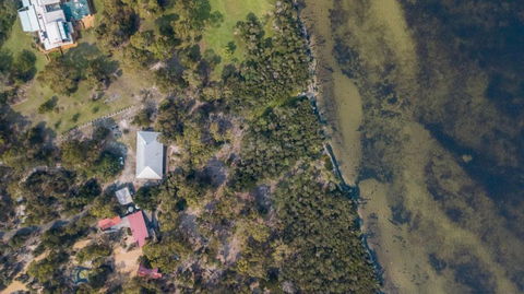 Acacia Lakehouse The Lake At Your Doorstep - Mackay Tourism 5