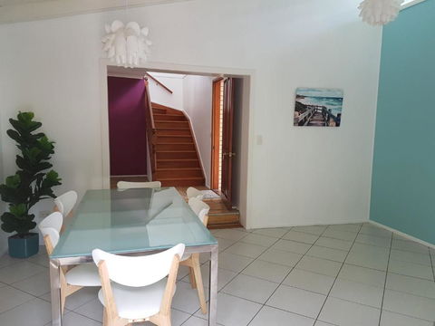 15 Larapinta Court Family Home With Swimming Pool In A Quiet Street & Central Location Close To CBD - Mackay Tourism 5