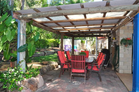 43 Double Island Drive Two Level Holiday Home With Swimming Pool. Located Close To Beach & CBD - Mackay Tourism 4