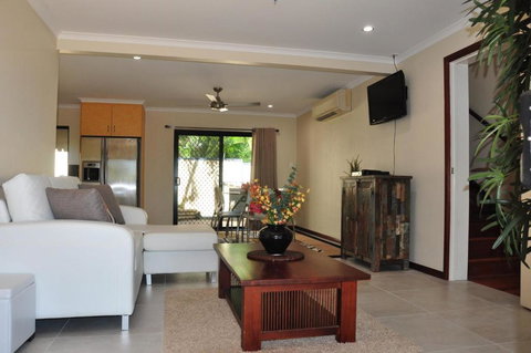 43 Double Island Drive Two Level Holiday Home With Swimming Pool. Located Close To Beach & CBD - Mackay Tourism 2