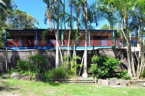 43 Double Island Drive Two Level Holiday Home With Swimming Pool. Located Close To Beach & CBD - Mackay Tourism 3