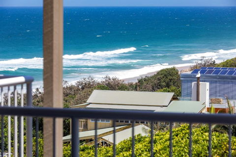 Wake Up To Ocean Views In Stylish Comfort - Mackay Tourism 6