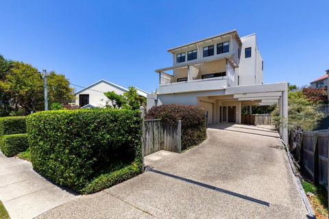 Wake Up To Ocean Views In Stylish Comfort - Mackay Tourism 7