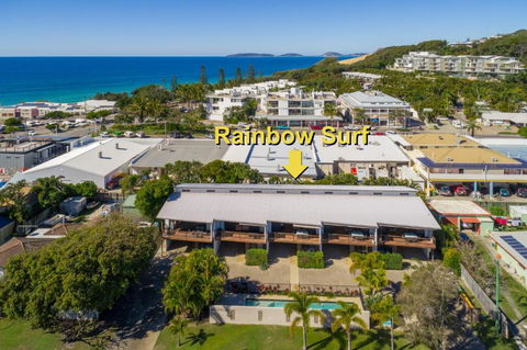 Unit 5 Rainbow Surf Modern Double Storey Townhouse With Large Shared Pool Close To Beach & Shop - Mackay Tourism 4