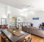 Unit 4 Rainbow Surf Modern double storey townhouse with large shared pool close to beach  shop - Mackay Tourism