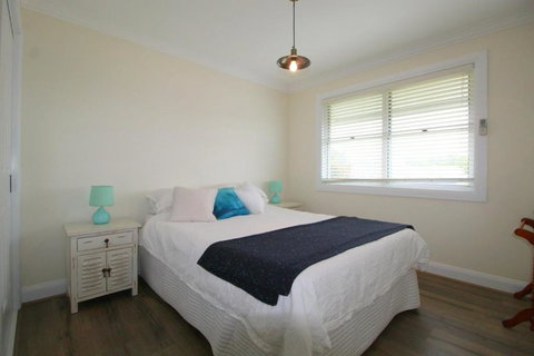 Crescent Haven 2A View Street - Mackay Tourism 6