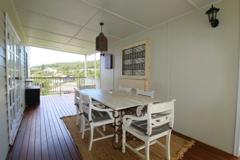 Crescent Haven 2A View Street - Mackay Tourism 5