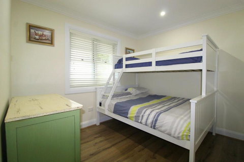 Crescent Haven 2A View Street - Mackay Tourism 3