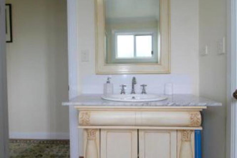 Crescent Haven 2A View Street - Mackay Tourism 0