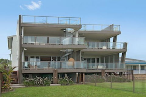 Costa Del Sol - Mackay Tourism 0
