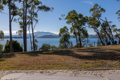 Fairwinds Tasmania - Mackay Tourism 2