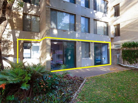 4 Harbourside 3 7 Soldiers Point Road Ground Floor On The Waterfront - Mackay Tourism 4