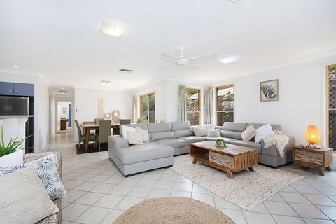 Kailani Beach House - Mackay Tourism 1