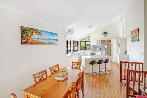 40 Rumbalara Avenue Rainbow Beach Entertain On The Spacious Verandah Overlooking Beautiful Rainbow Beach - Mackay Tourism 1