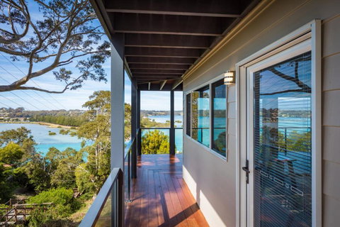 Hillcrest Views Of Wagonga - Mackay Tourism 2