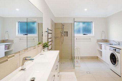 Hillcrest Views Of Wagonga - Mackay Tourism 6