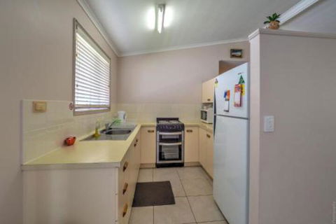 Affordable Holiday Home - Mackay Tourism 7