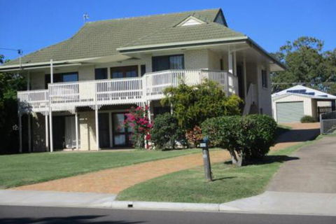 The Sun & The Sea In Hervey Bay - Mackay Tourism 0