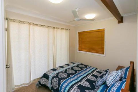 The Sun & The Sea In Hervey Bay - Mackay Tourism 3