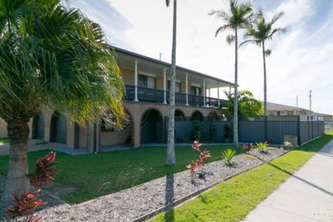 Comfy & Cosy (Upstairs) - Mackay Tourism 5